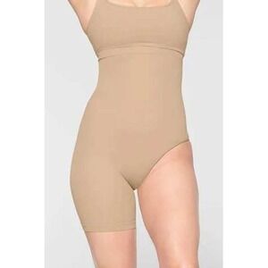 0202.‎ NWOT SKIMS Solution Short 1.0 Sculpting Mid Thigh Beige S Control Panties
